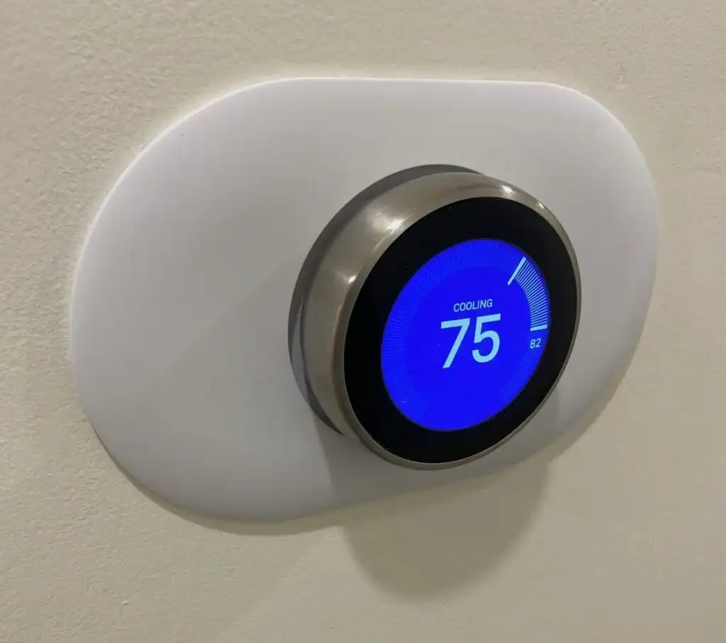 Thermostat controlling home cooling system in Los Angeles.