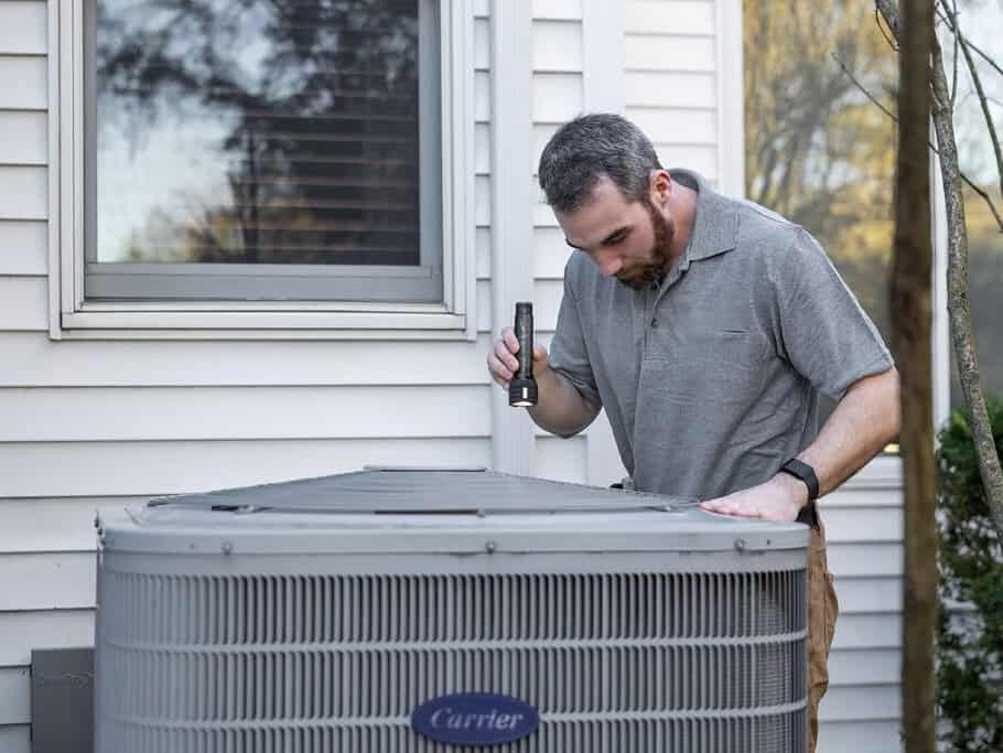 High-efficiency HVAC outdoor unit installation in Los Angeles and Ventura County.