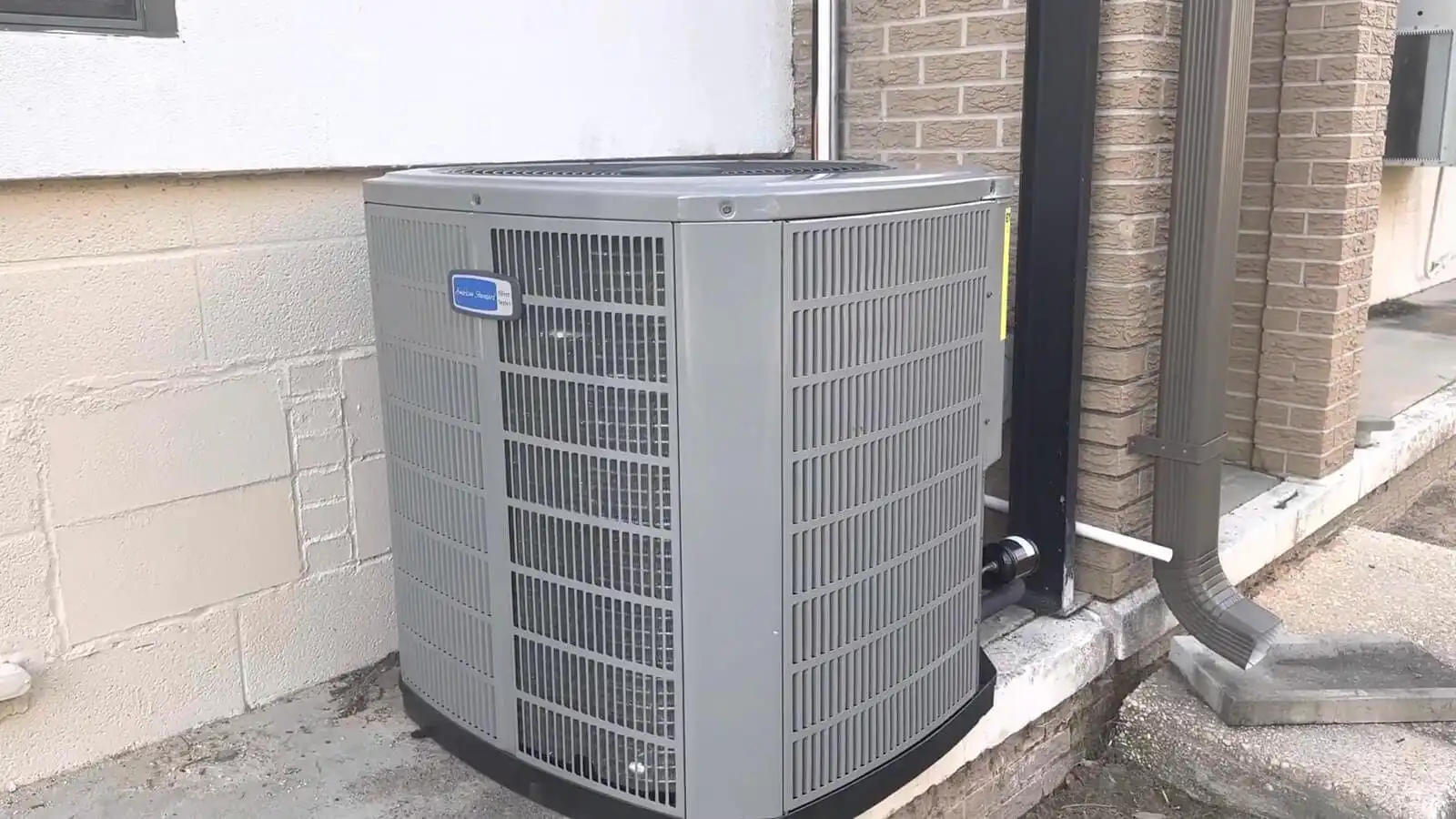 High-efficiency outdoor HVAC unit in Los Angeles for heating and cooling services.